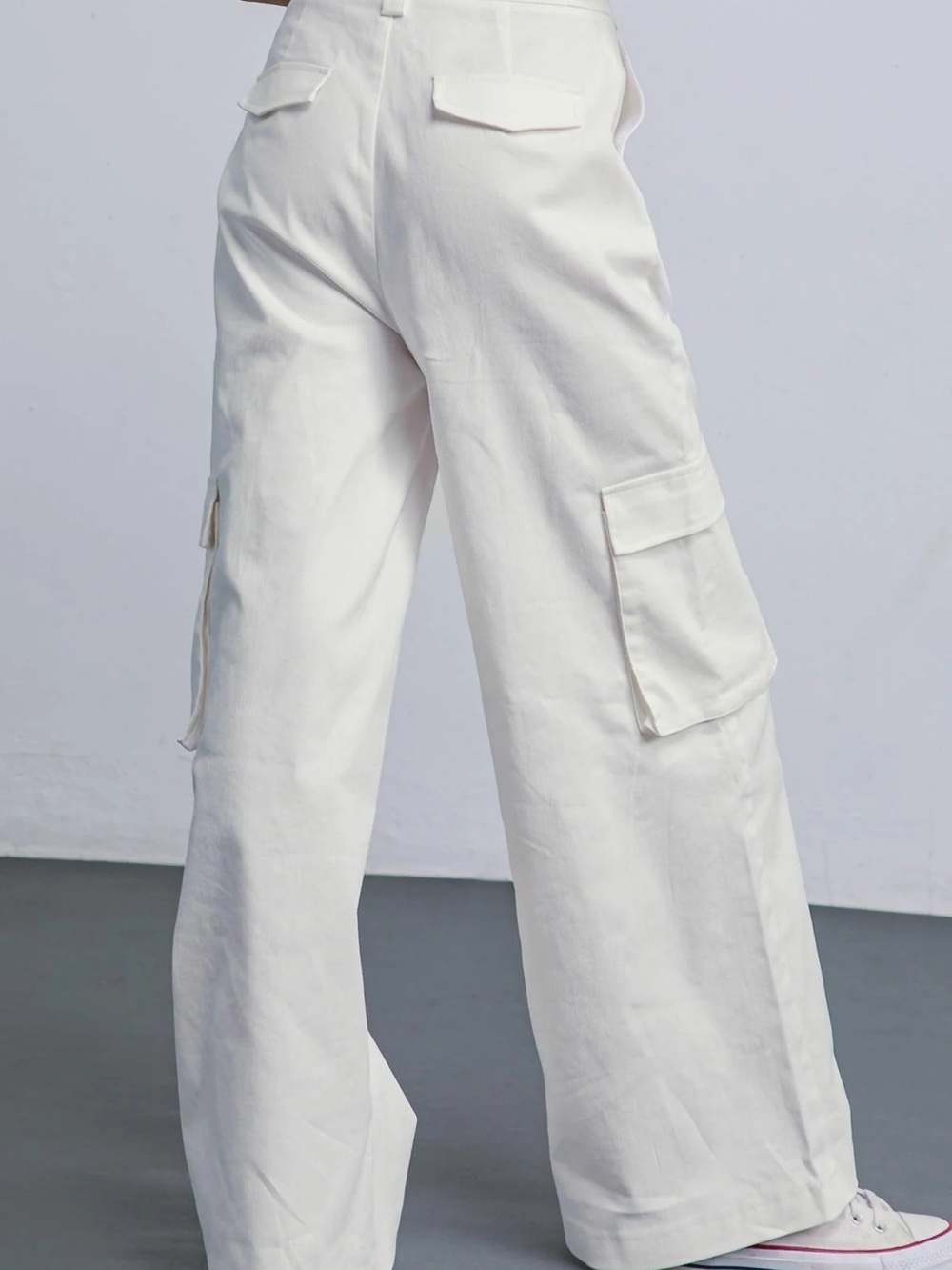 NWOT White Wide-Leg Cargo Pants - Picture 2 of 5